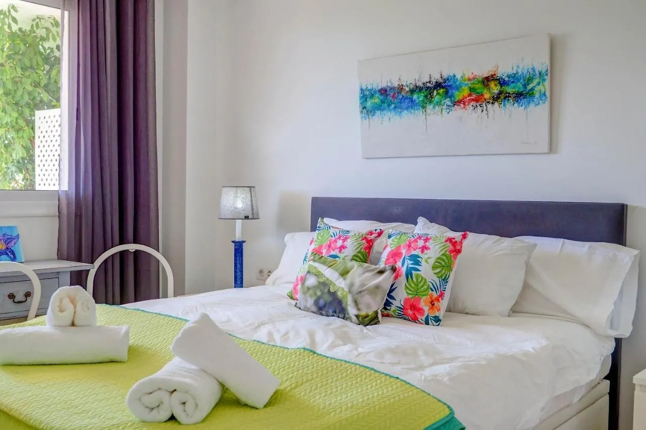 Mediterraneo Seaview Apartment By Hello Homes シッチェス