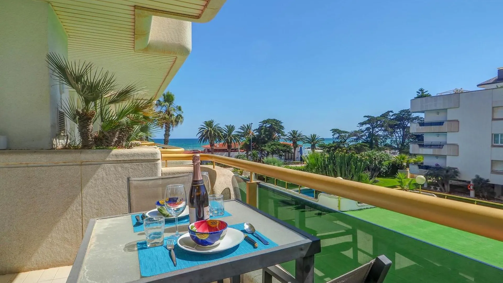 Mediterraneo Seaview Apartment By Hello Homes シッチェス